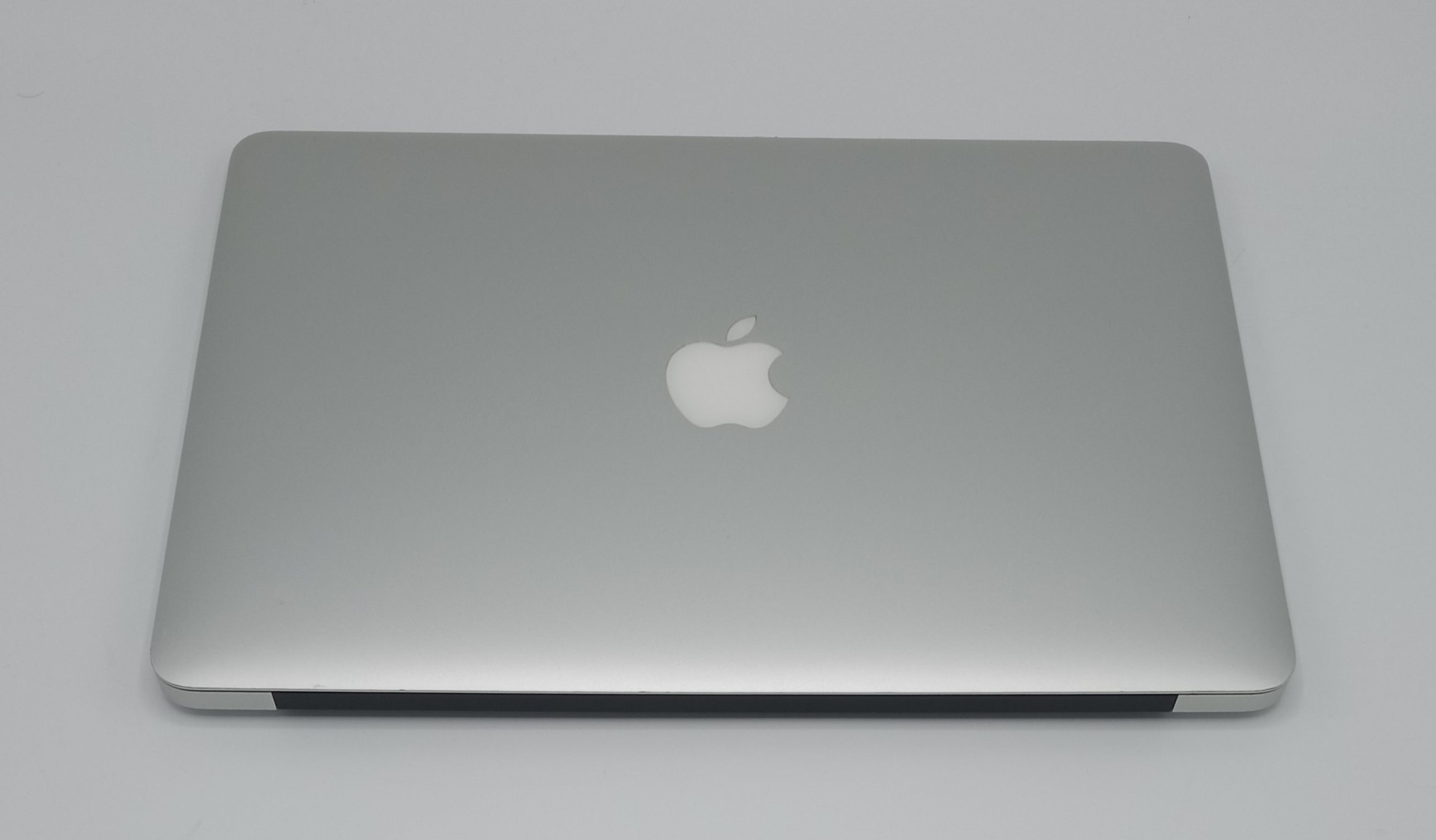 MacBook Air 2015 | 13 inches | Intel Core i5 1.6GHz Processor | 8GB | 256GB SSD | refurbished