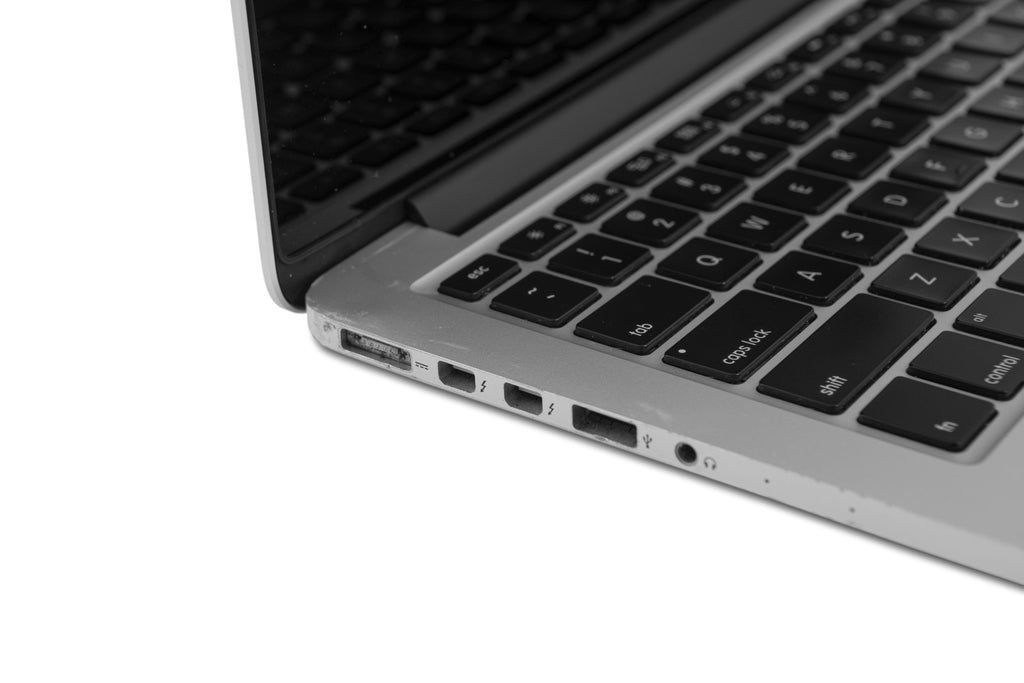 Apple MacBook Pro 2015 | 13 inches | Intel Core i5 2.7GHz Processor | 16GB Ram | 500GB SSD |